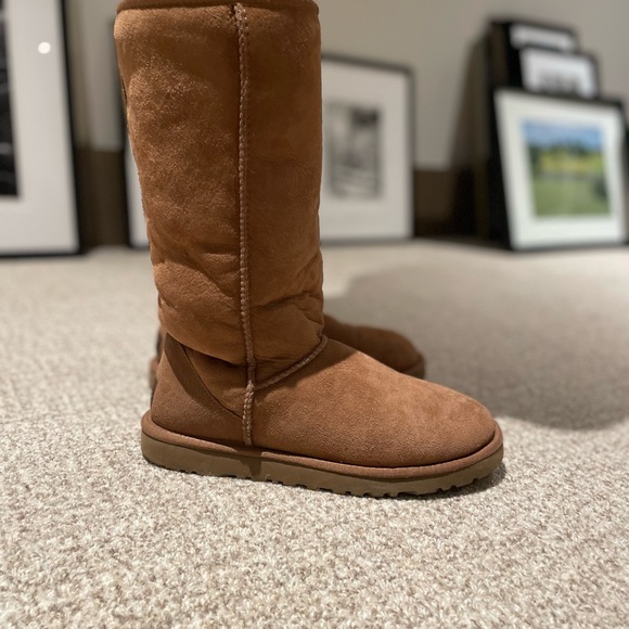 Ugg Classic Tall Tan Boot - Picture 6 of 7